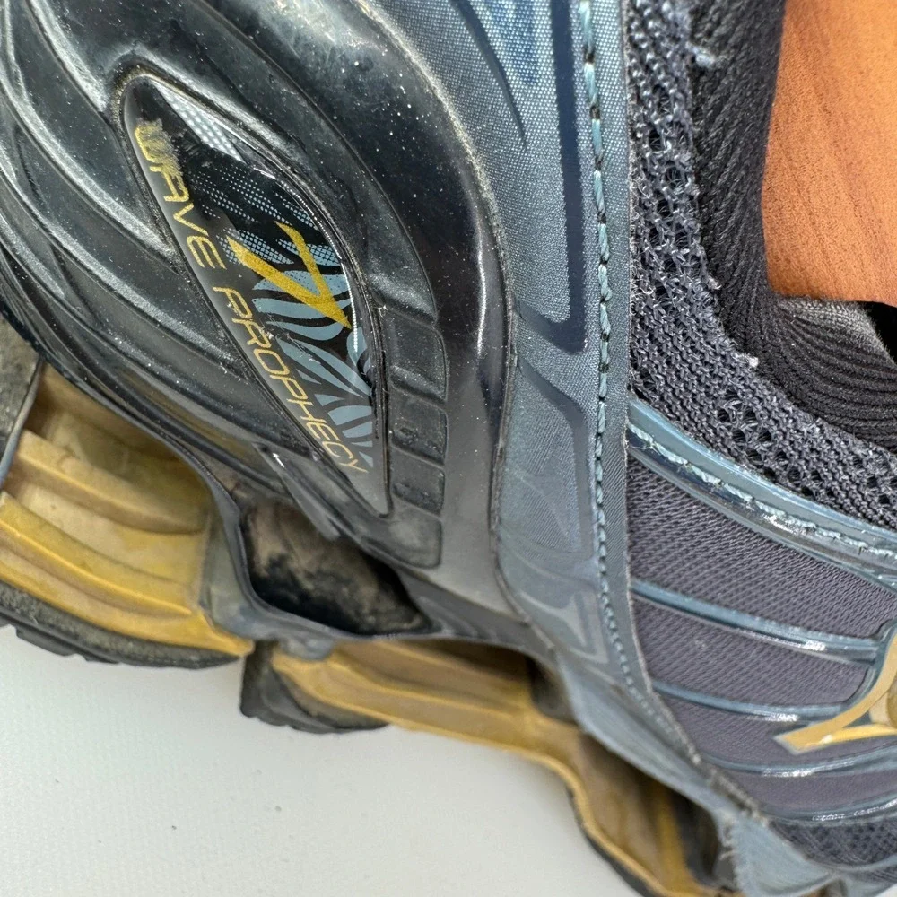 Mizuno Wave Prophecy 7 Men 8 Grey Gold Running Athletic Sneakers J1GC180050